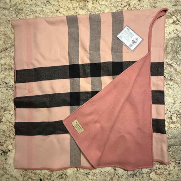 Burberry Scarf - Picture 6 of 6
